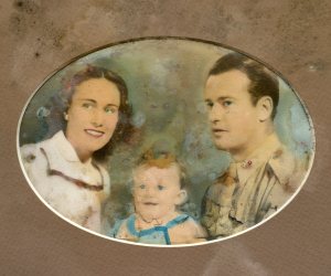 The boys in the Pacific carried family pics with them. Lt. Al was no exception. Yep, that's me in the middle.